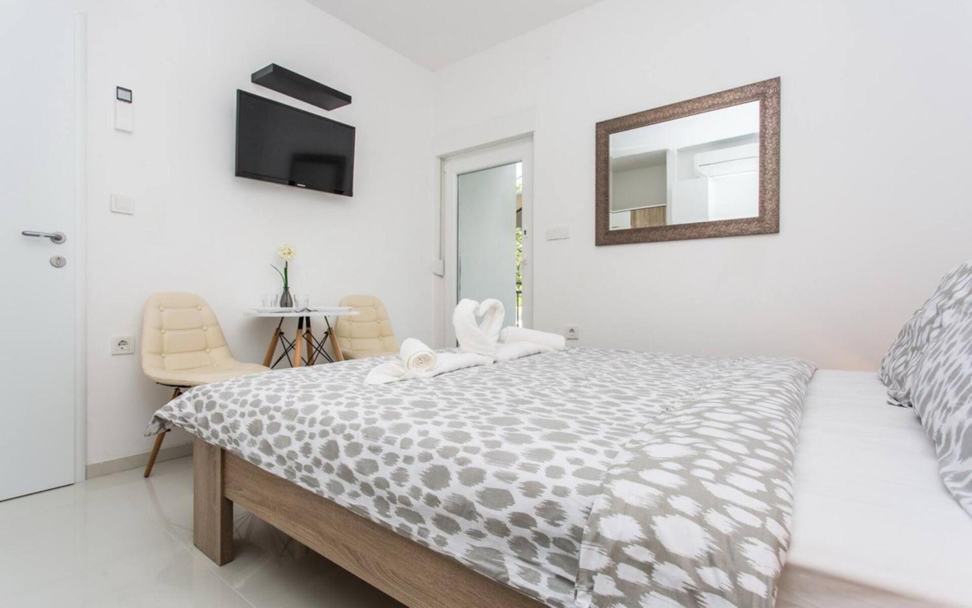 Apartments Bernardeta 1 Башка Екстер'єр фото